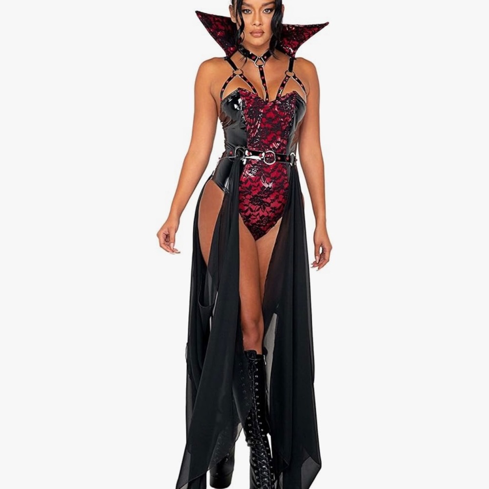 Vampire 🔥 piercing beauty sexy costume Fashion Nova Halloween Roma